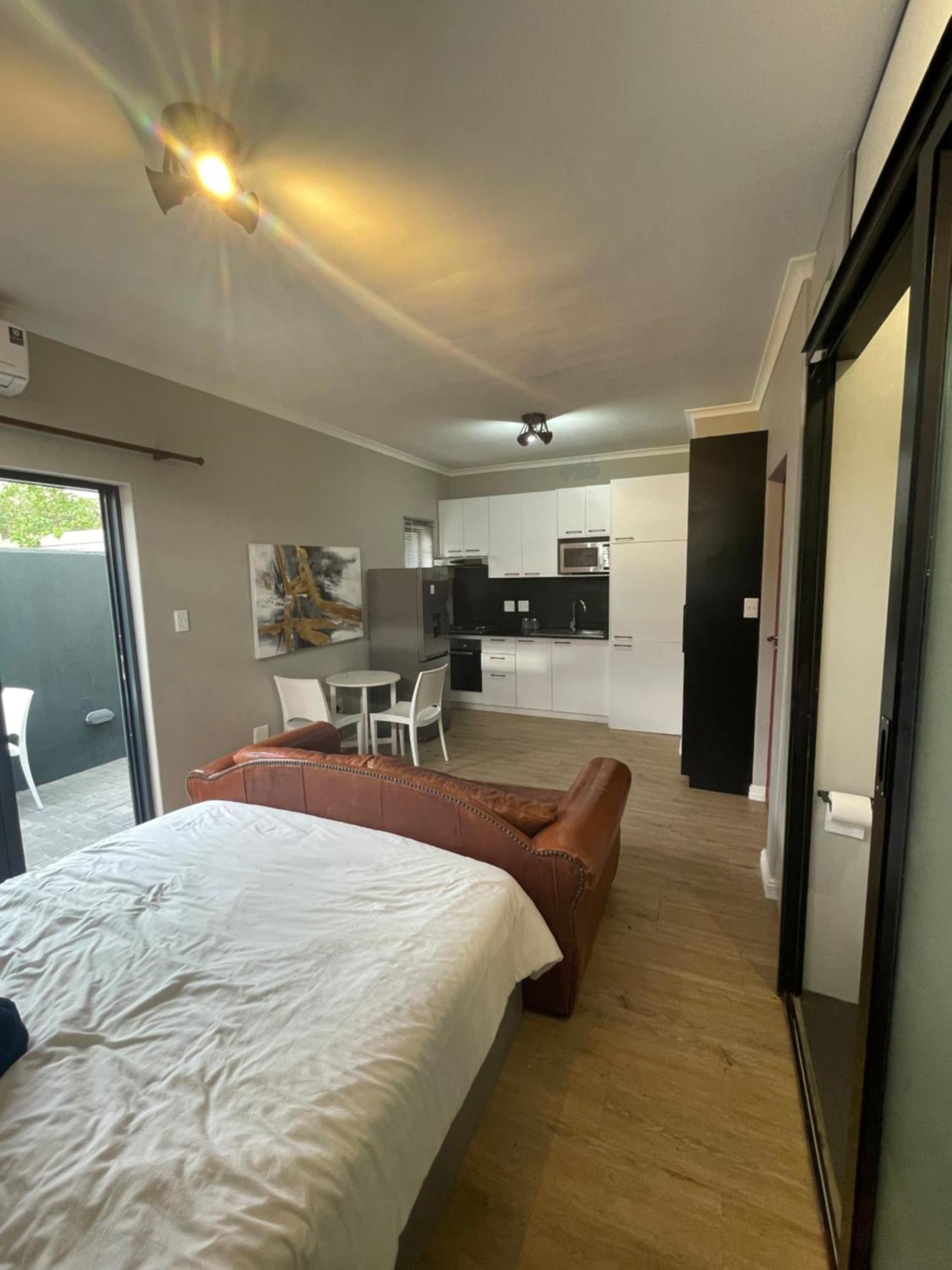 Beach Studio Apartment * Cape Town